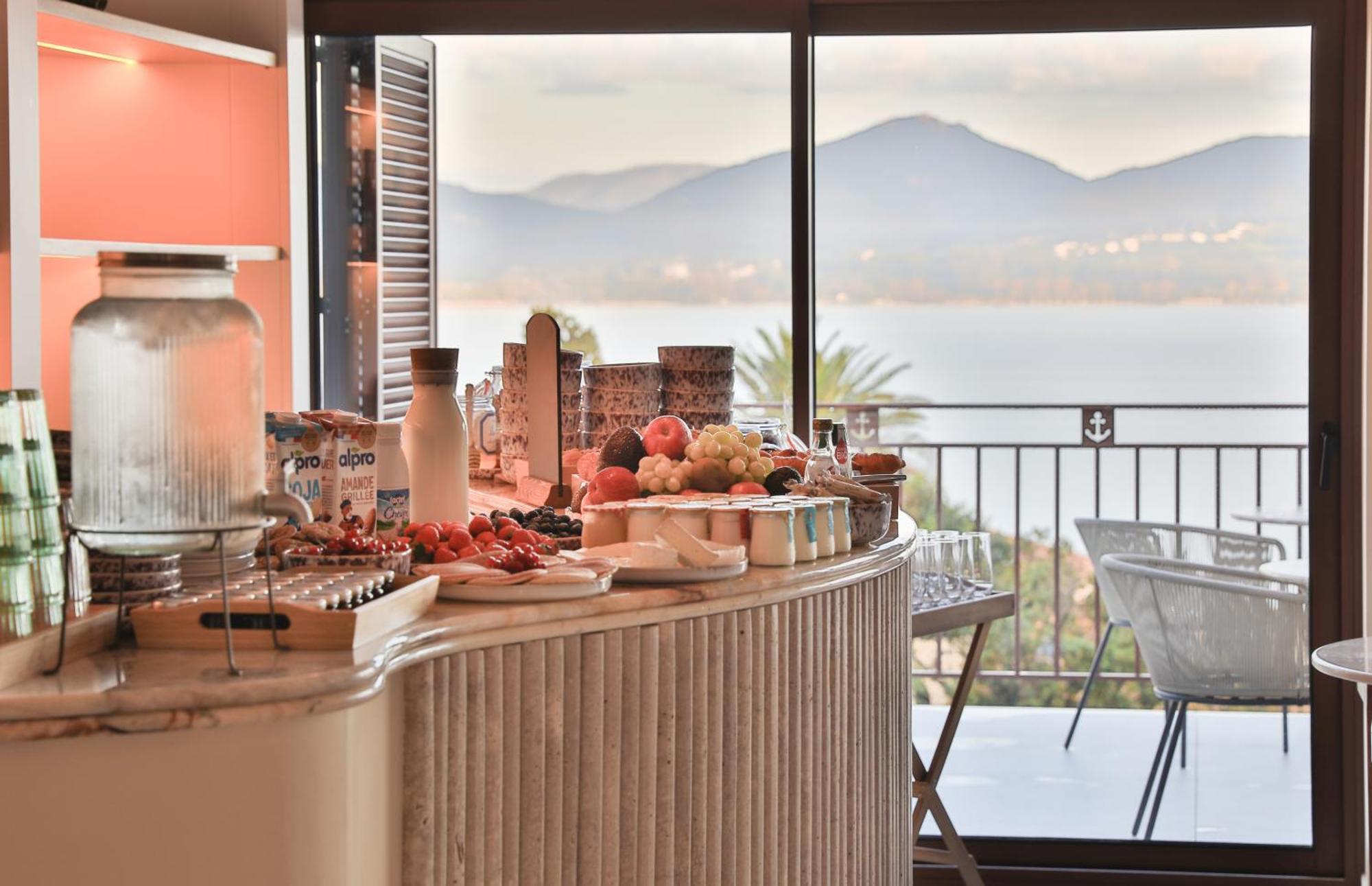 Tinah Saint-Tropez Hotel Buitenkant foto