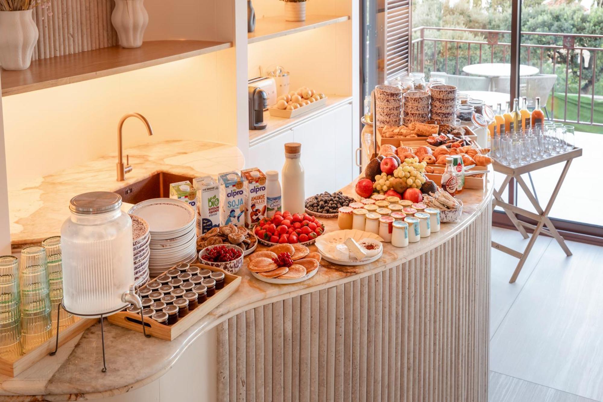Tinah Saint-Tropez Hotel Buitenkant foto