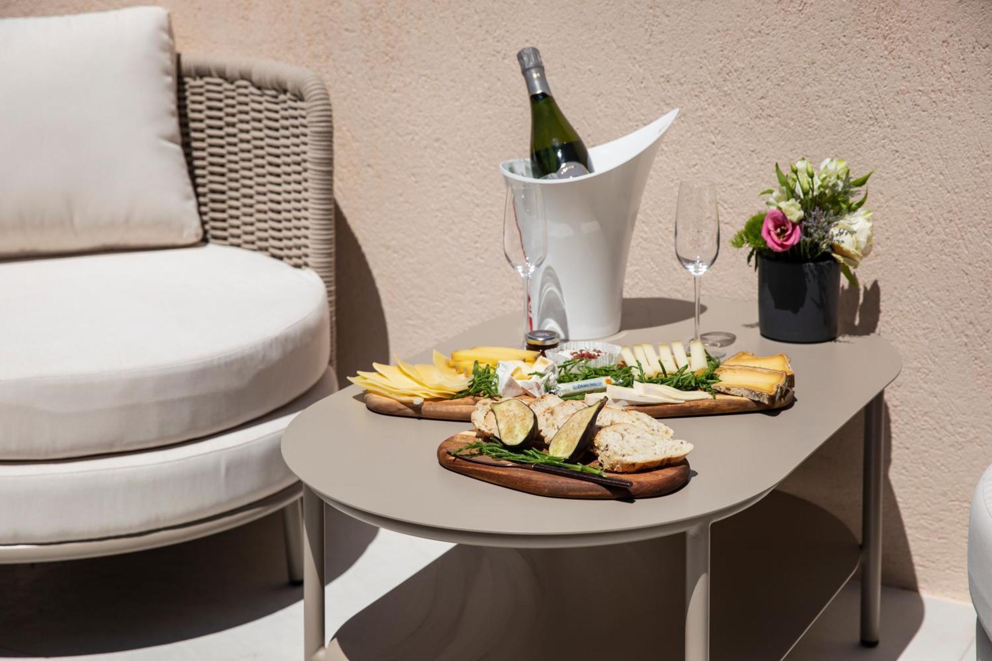 Tinah Saint-Tropez Hotel Buitenkant foto
