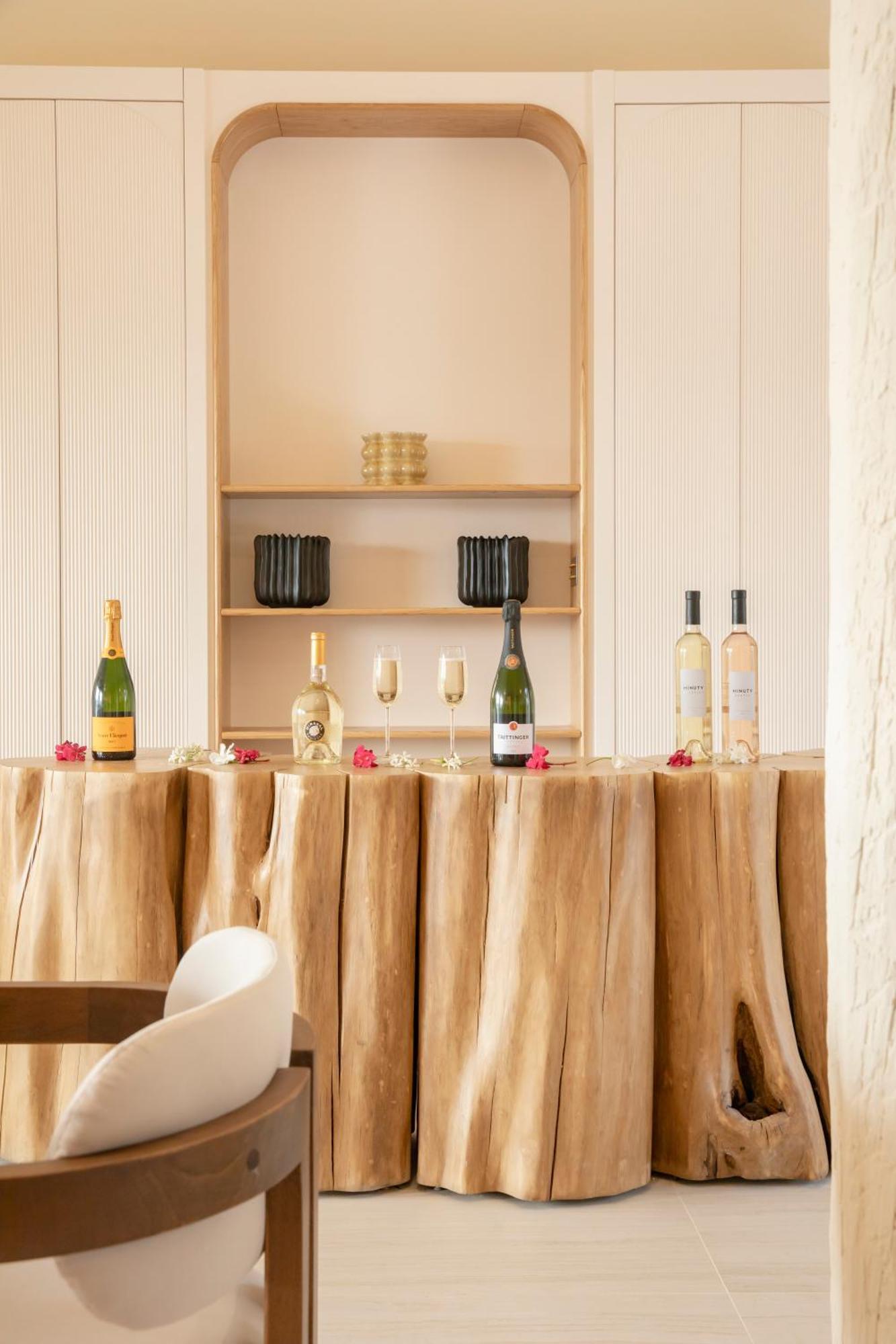 Tinah Saint-Tropez Hotel Buitenkant foto