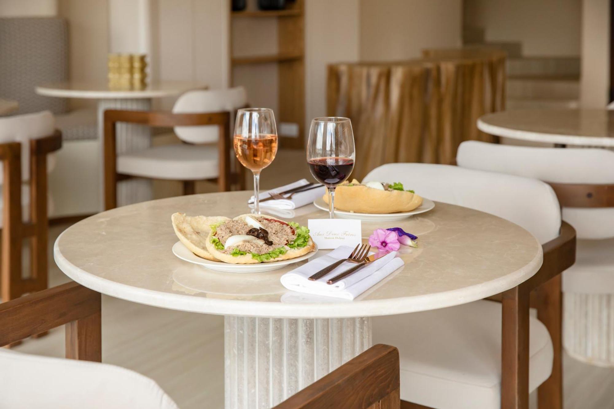 Tinah Saint-Tropez Hotel Buitenkant foto