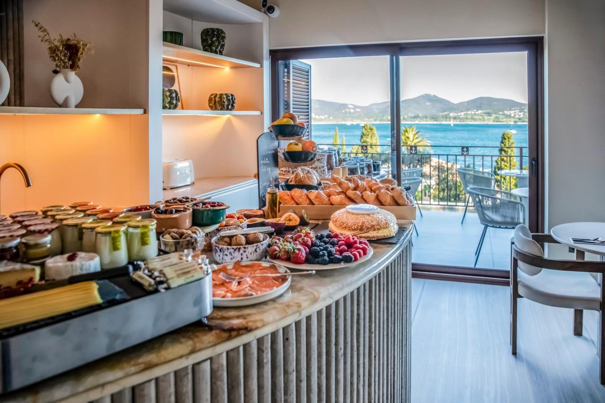Tinah Saint-Tropez Hotel Buitenkant foto